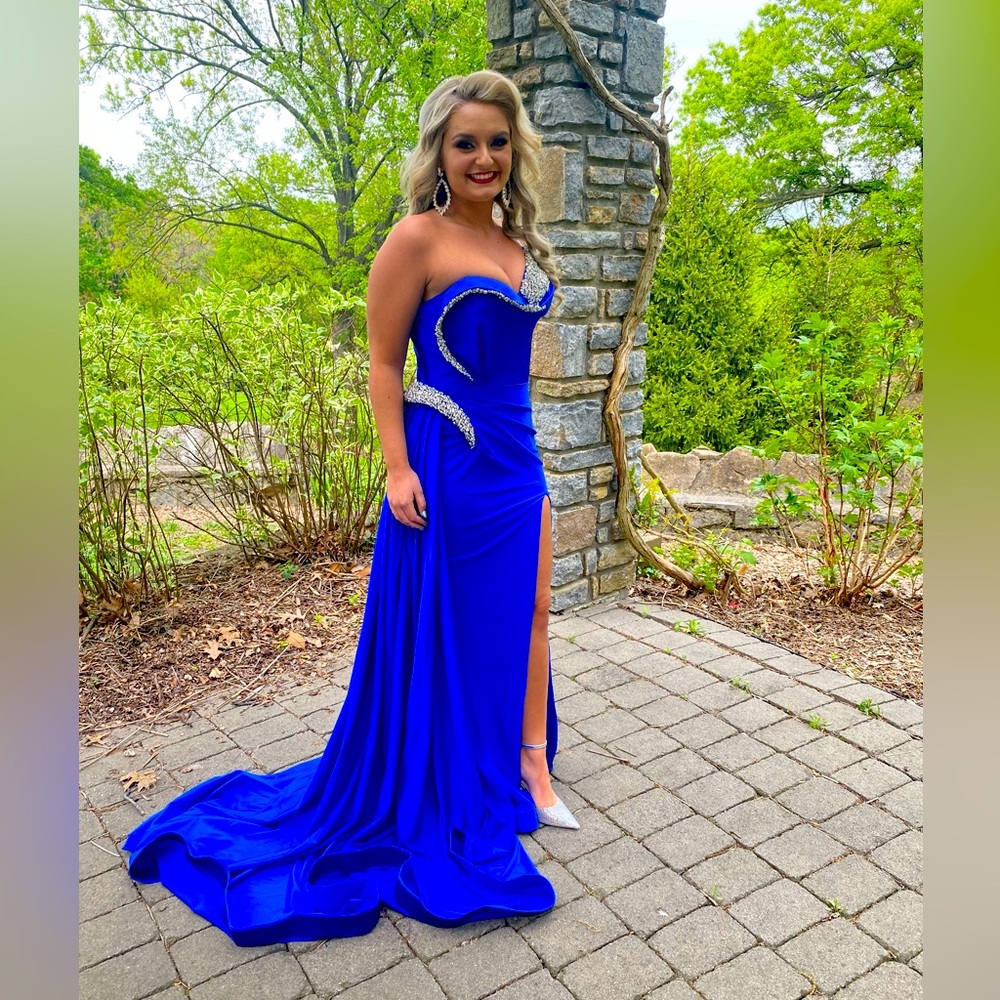 Elegant Blue Evening Gown